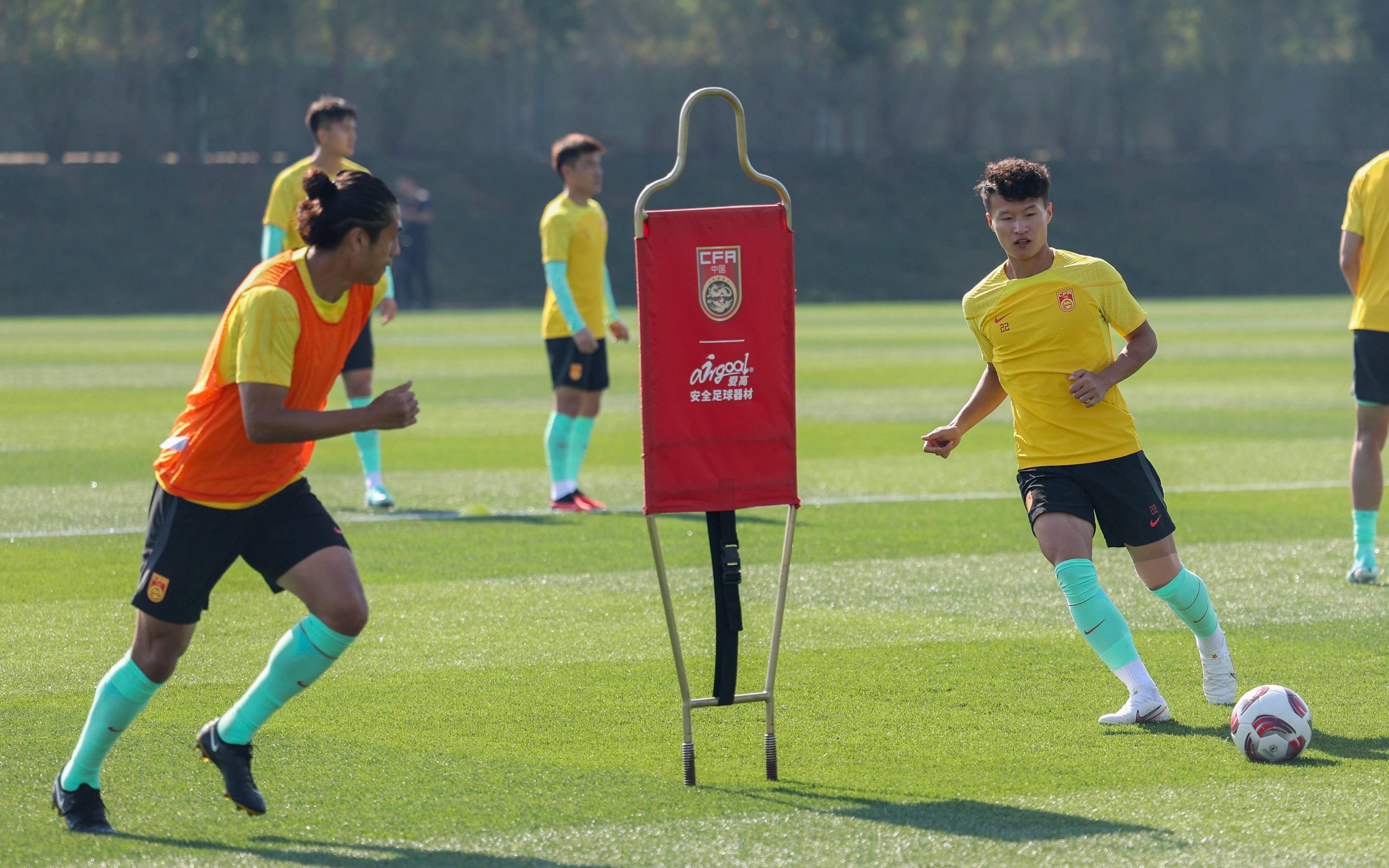 战士气高昂，热身赛告捷，豪取三分