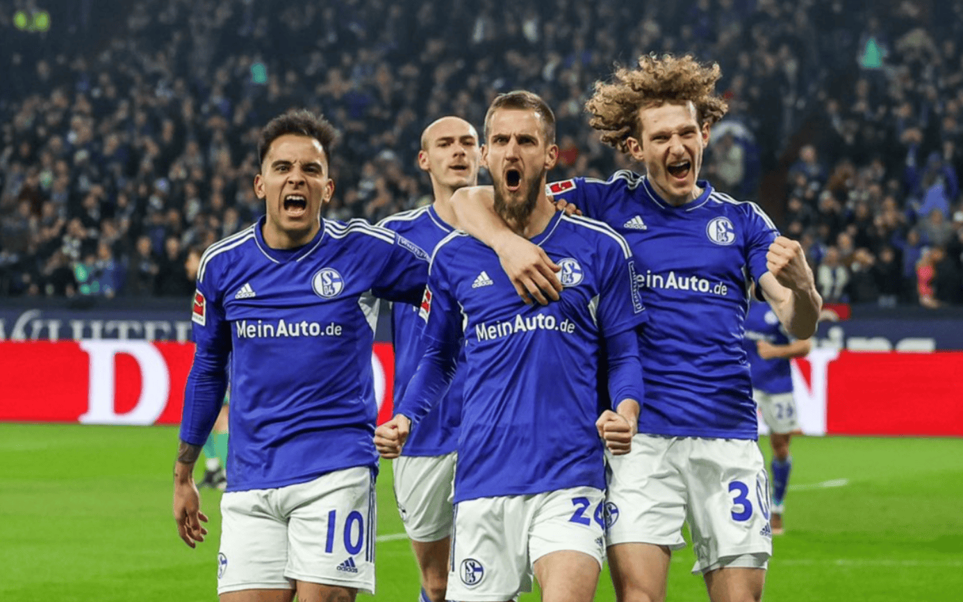 包含沙尔克客场挑战法兰克福，胜负难料的词条